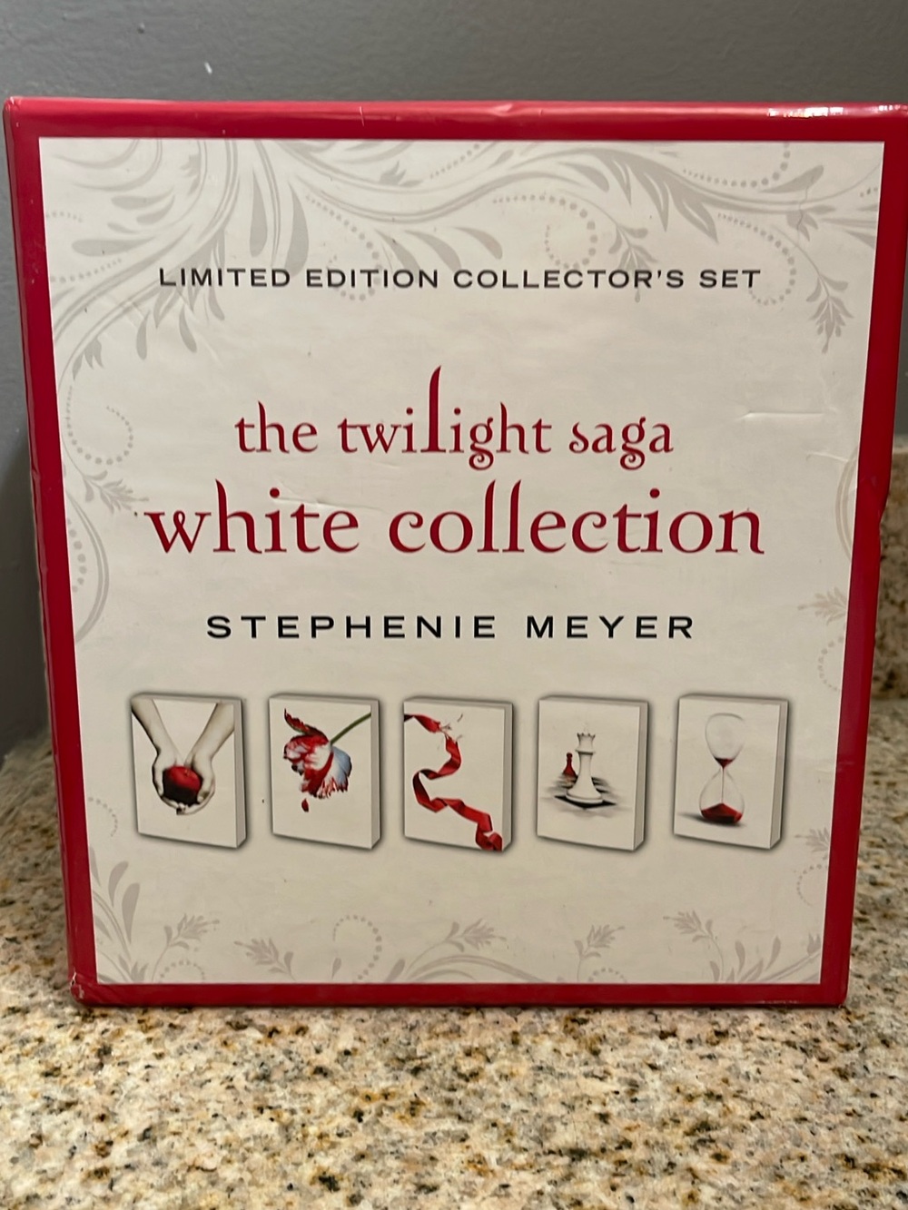 The Twilight Saga White Collection - Red & White Limited Edition
